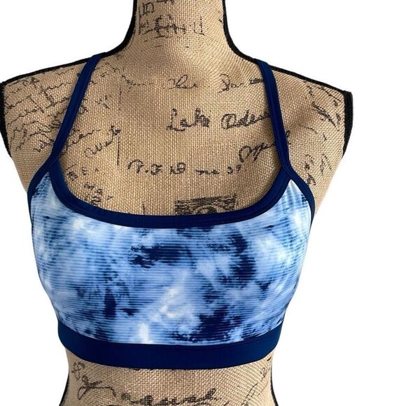 NWOT GapFit Blue White Cut Out Racerback Sports Bra -Size Med - Picture 2 of 8